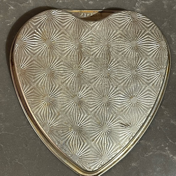 Ovenex Ecko Vintage Heart-Shaped Silver Baking Pan - Picture 2 of 3